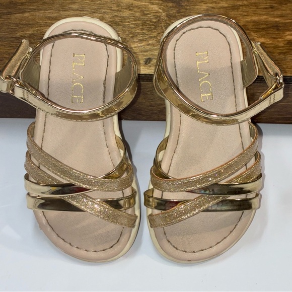 The Childrens Place Girls Gold Strappy Sandals Glitter Straps Size 7 - Picture 1 of 6